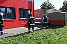 Vorprüfung am Feuerwehrausbildungszentrum: Verbinden von zwei Leiterteilen (Foto: THW Dortmund)