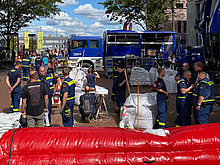 Auf geht's zum Katastrophenschutztag 2022 in Dortmund: Pünktlich um 10:00 Uhr ist der Stand des THW bereit (Foto: Feuerwehr Dortmund / K. Möller).
