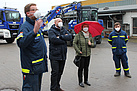Zugführer Tim Ciprina erläutert den Abgeordneten die technische Ausstattung seiner THW-Einheiten (Foto: THW Dortmund/M.Braunst).