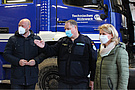 Der Ortsbeauftragte Jörg Rottmann zeigt den Abgeordneten die neuen THW-Fahrzeuge (Foto: THW Dortmund/M.Braunst).