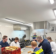 Zubereitung des Frühstücks (Foto: M.Redder/THW Dortmund)