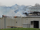 Noch immer brennen Teile des Gebäudes (Foto: THW / M. Braunst).