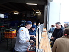 Der Fachzug Logistik sorgte mit Currywurst und Brötchen für das leibliche Wohl (Foto: THW Dortmund)